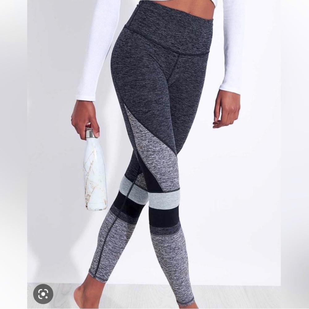 ✨ SOLD || Alo Yoga Momentum Alosoft High Rise Full Length Color Block Leggings